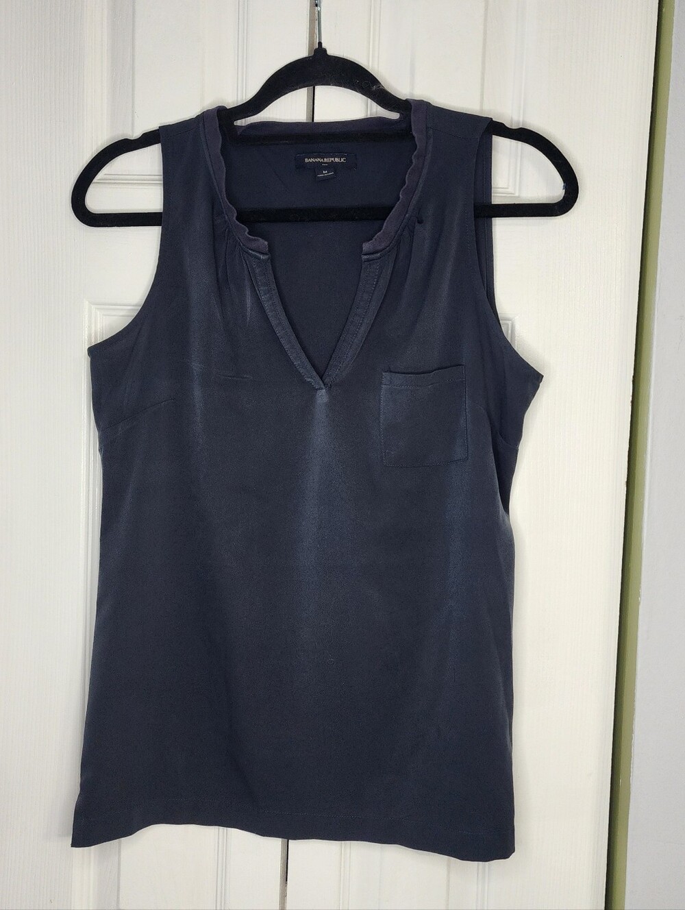 Banana Republic Black  Sleeveless V-Neck Tank Top